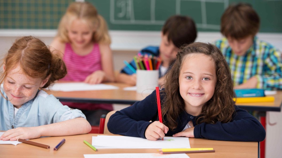 Klein meisje klas leerlingen