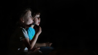 De plaag van pornografie teistert nu zelfs kinderen van vijf jaar